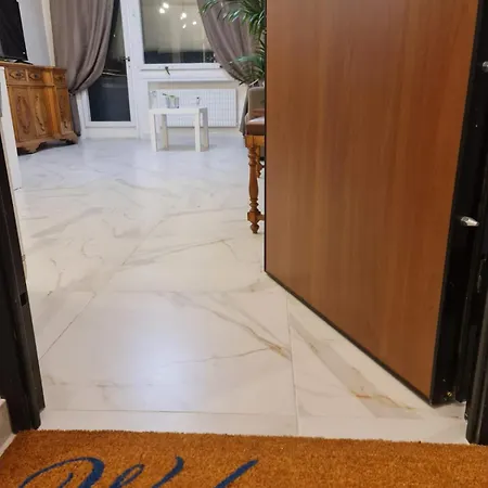 Attico Con Posto Auto Apartamento